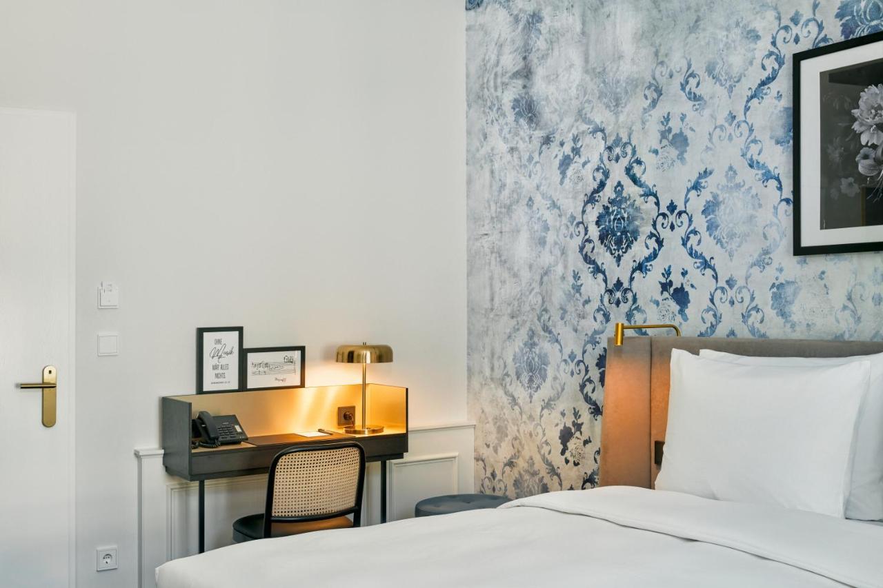 Hyperion Hotel 잘츠부르크 외부 사진 A guest room at the hotel